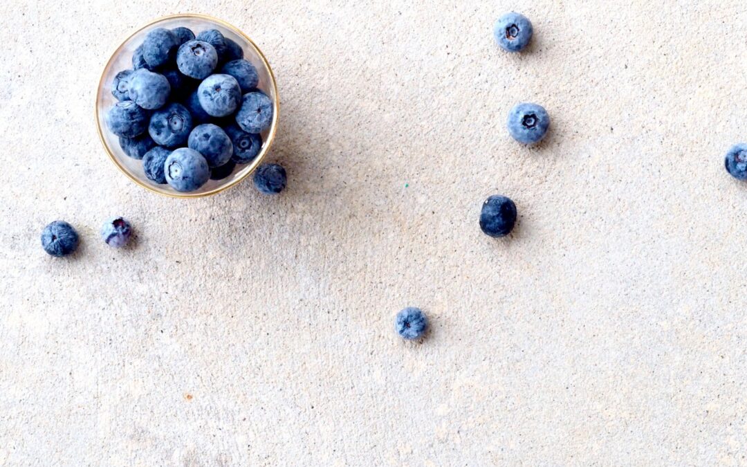 blueberries in clear glass bowl